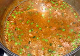 Kroupová polévka s hráškem a vepřovým masem