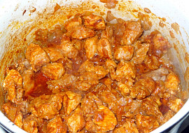 Kroupová polévka s hráškem a vepřovým masem