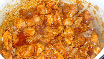 Kroupová polévka s hráškem a vepřovým masem