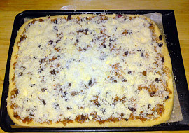 Kynutý koláč s jablky a drobenkou