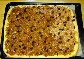 Kynutý koláč s jablky a drobenkou