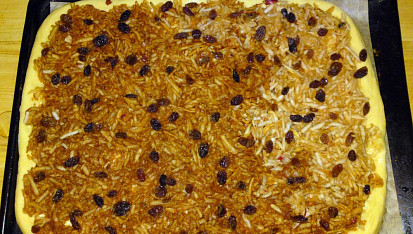 Kynutý koláč s jablky a drobenkou