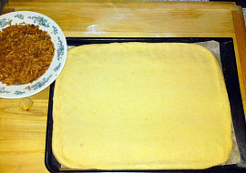 Kynutý koláč s jablky a drobenkou