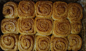 Měkké skořicové šneky (Cinnamon rolls)