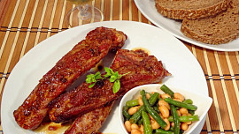 Pikantní pečená vepřová žebírka