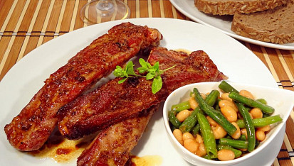 Pikantní pečená vepřová žebírka