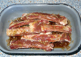 Pikantní pečená vepřová žebírka