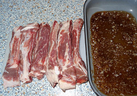 Pikantní pečená vepřová žebírka