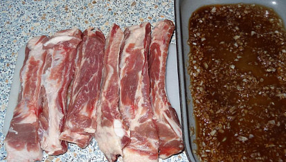 Pikantní pečená vepřová žebírka