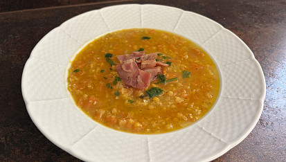 Polévka s mrkví a červenou čočkou