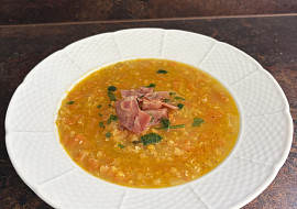 Polévka s mrkví a červenou čočkou