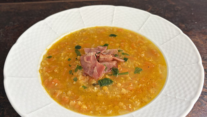 Polévka s mrkví a červenou čočkou