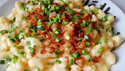 Rychlé nočky (halušky) s bryndzou a slaninou