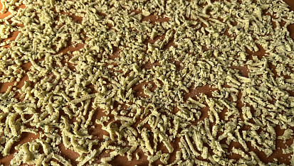 Strouhání, drobení, mrvenička - zavářka do polévky, drobení s petrželkou