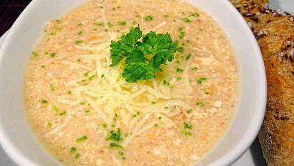 Švýcarská sýrová polévka