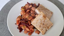 Teplý fazolový salát