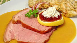 Uzená kýta na smetaně