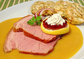 Uzená kýta na smetaně