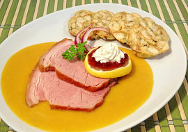 Uzená kýta na smetaně