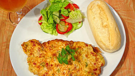 Vepřový plátek v sýrovém těstíčku se šunkou