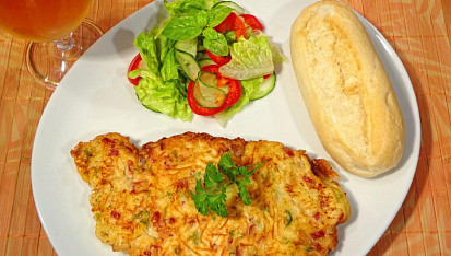 Vepřový plátek v sýrovém těstíčku se šunkou