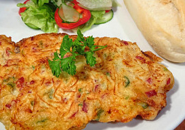 Vepřový plátek v sýrovém těstíčku se šunkou