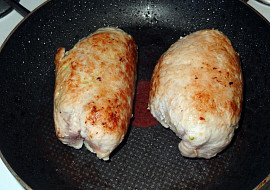 Vepřový závitek s mrkví a brokolicí