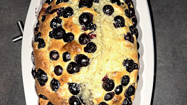 Borůvkový banana bread