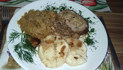 Bůčková roláda s nádivkou, Bůčková roláda klasicky s křimickým dušeným zelím a domácím knedlíkem