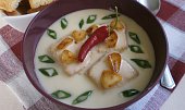 Česnekový krém s opečeným toustem a chilli papričkou
