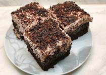 Čokoládovo-třešňové řezy