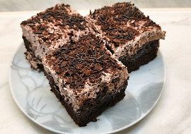 Čokoládovo-třešňové řezy