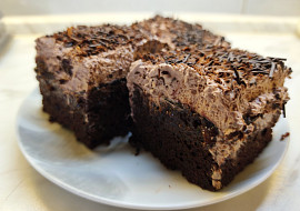 Čokoládovo-třešňové řezy