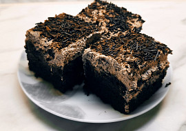 Čokoládovo-třešňové řezy