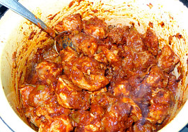 Debrecínský guláš v chlebové bulce