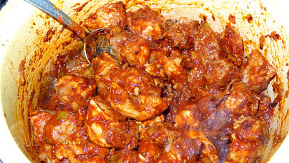 Debrecínský guláš v chlebové bulce