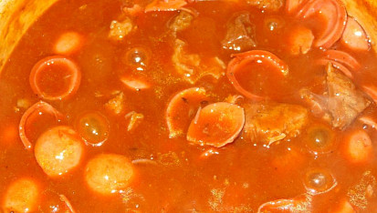 Debrecínský guláš v chlebové bulce