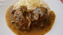 Hovězí krk na špeku a kmíně v papiňáku