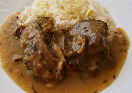 Hovězí krk na špeku a kmíně v papiňáku