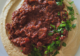 Hummus s mletým masem - izraelská Hamshuka