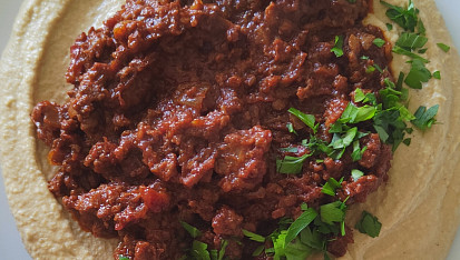 Hummus s mletým masem - izraelská Hamshuka