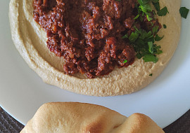 Hummus s mletým masem - izraelská Hamshuka