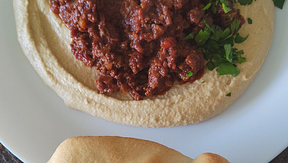 Hummus s mletým masem - izraelská Hamshuka