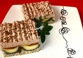 Makovec s pudinkem a šlehačkou