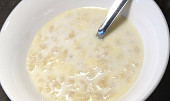 Mléčná polévka se strouháním (Nefotogenická, ale skvelá...)