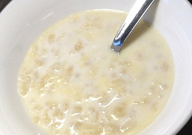 Mléčná polévka se strouháním (Nefotogenická, ale skvelá...)
