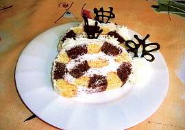 Pruhovaná roláda se smetanovým krémem