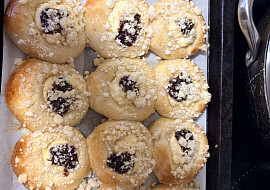 Tvarohové a povidlové kynuté koláčky