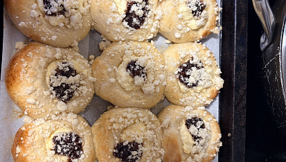 Tvarohové a povidlové kynuté koláčky