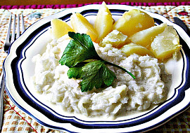 Dušené kedlubny se zakysanou smetanou